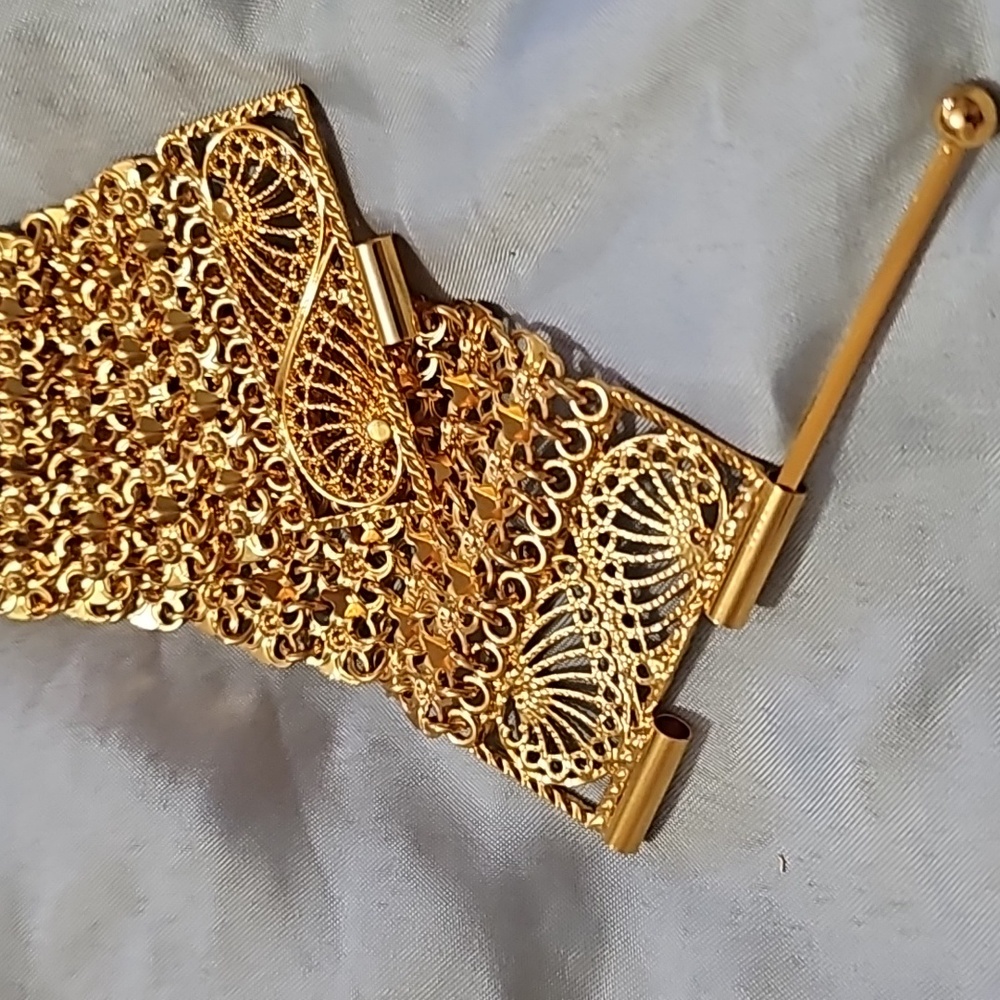 Bracelets - Picture 3 of 5